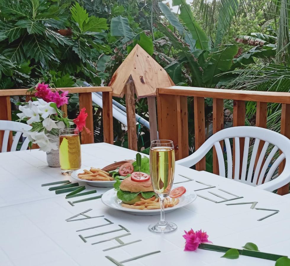 Maalhos Thila Inn Exterior photo